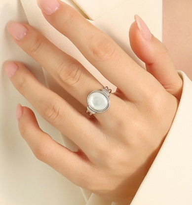 Belle Golden Seashell Ring